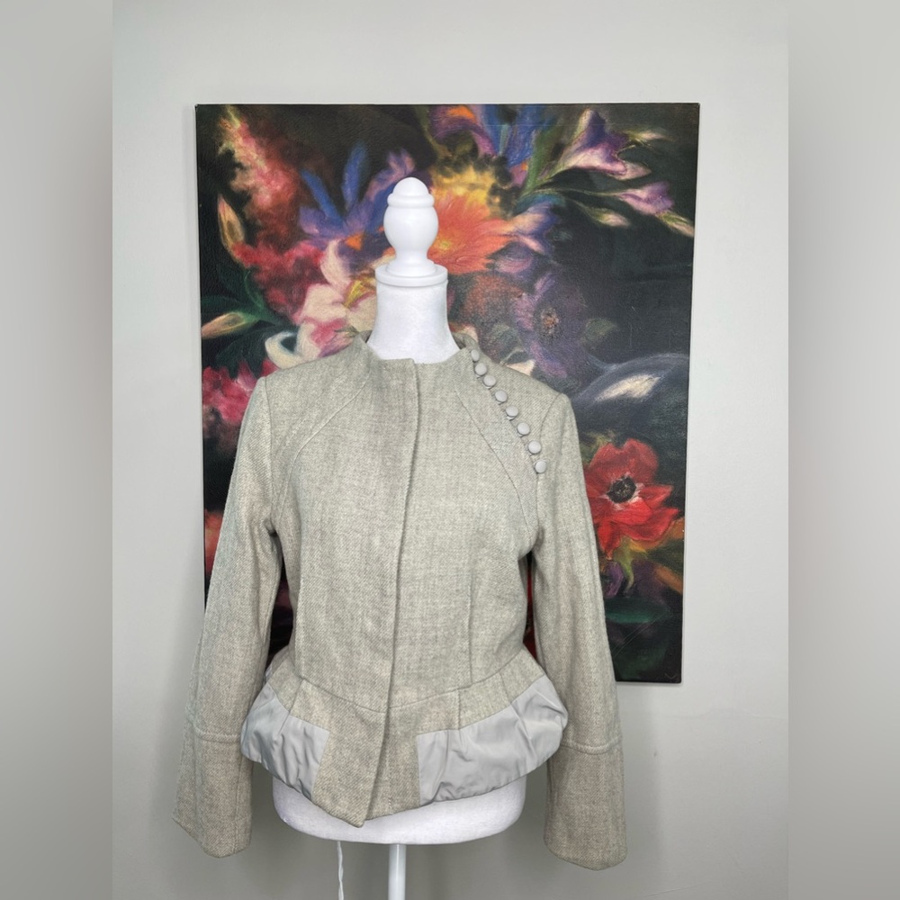 BcbgMaxazria Heather Gray 100% Wool Peplum blazer Sz Medium Button Appliqué